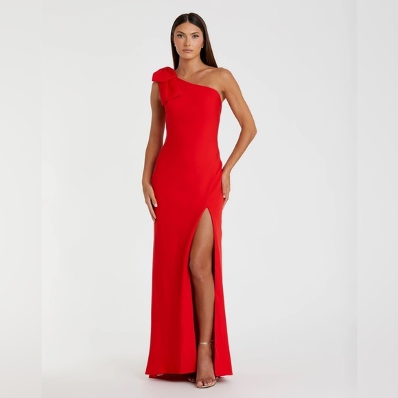 IEENA FOR MAC DUGGAL 26665 Bow One Shoulder Evening Gown